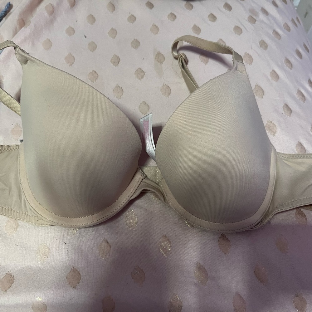 victoria secret bra size 34A brand new never worn without tags